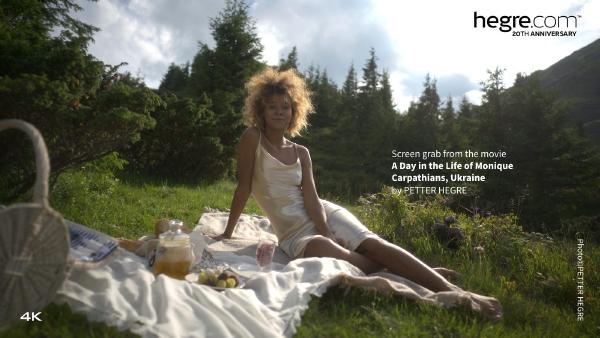Sehari dalam kehidupan Monique, Carpathians, Ukraina #16