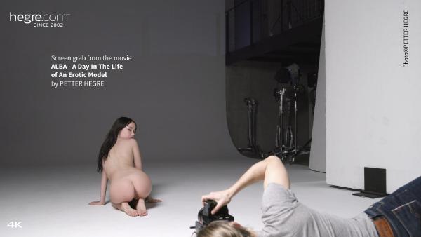 Alba - Un día en la vida de una modelo erótica #29