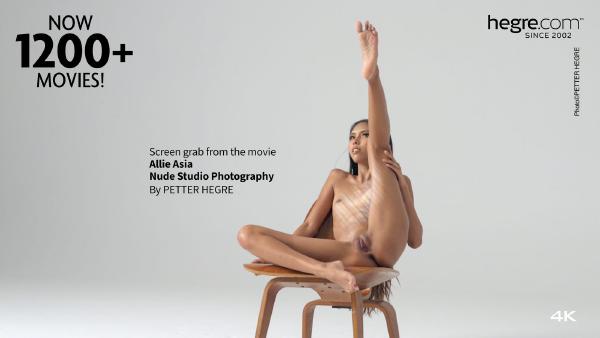 Allie Asia Naakt Studio Fotografie #18