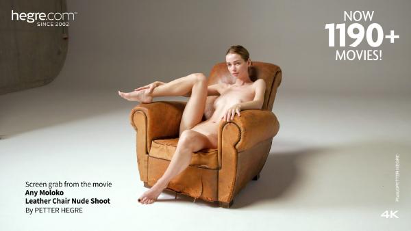 Qualquer ensaio fotográfico de nus em cadeira de couro Moloko #1