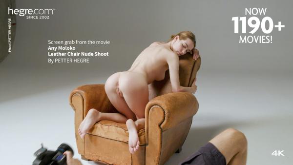 Qualquer ensaio fotográfico de nus em cadeira de couro Moloko #17