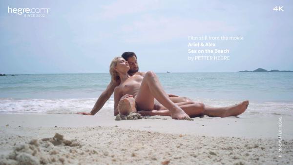 Ariel e Alex fanno sesso in spiaggia #21
