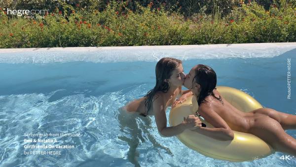 Emi et Natalia A Des copines en vacances #4